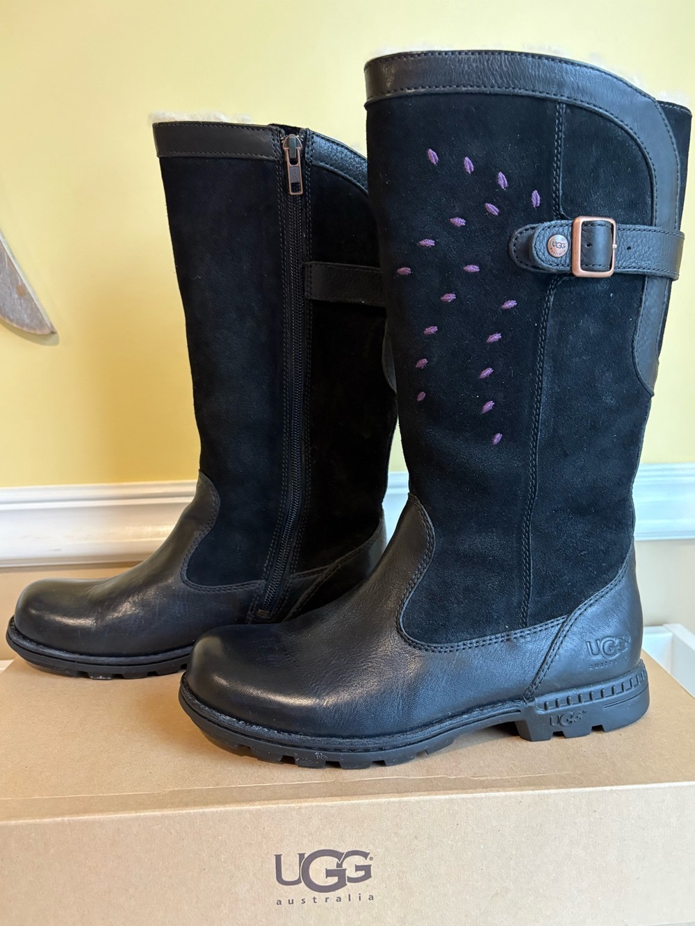 New UGG Black leather and suede seton boots 7-7.5